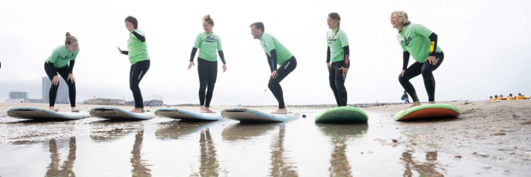 Surfcursus tijdens bedrijfsuitje