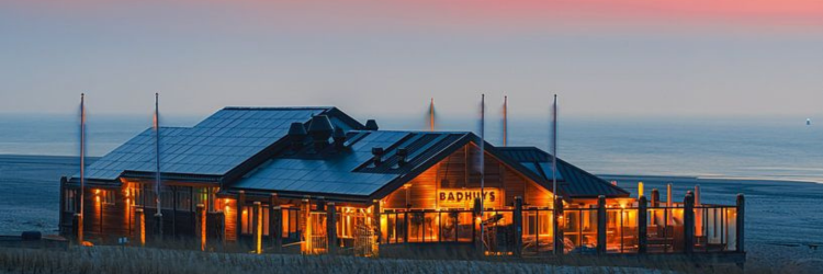 Strandpaviljoen t Badhuys