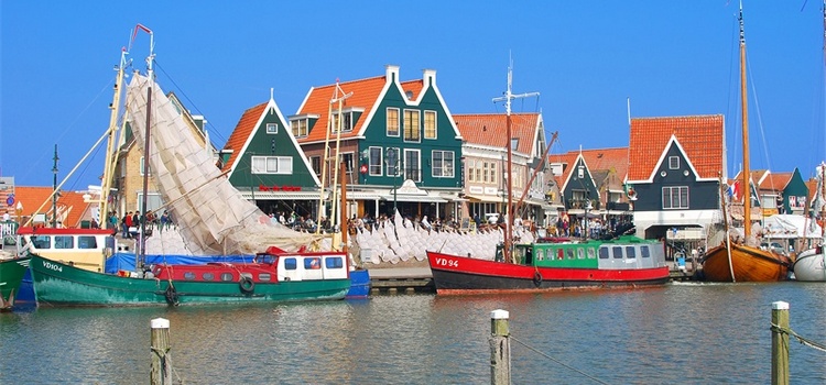 De vissershaven van Volendam