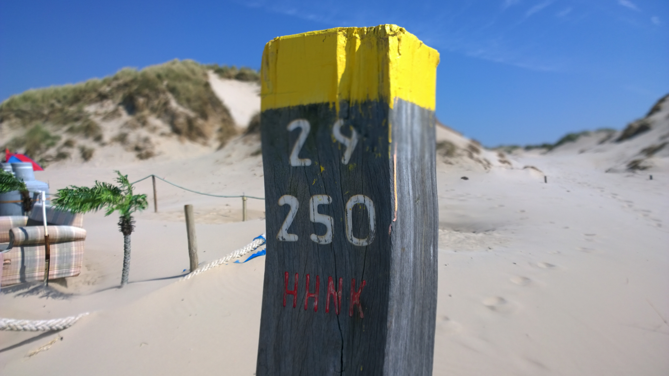 Pole at beach entrance near Texel